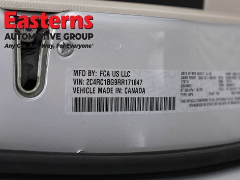 Used 2024 Chrysler Pacifica Touring-L FWD image 98