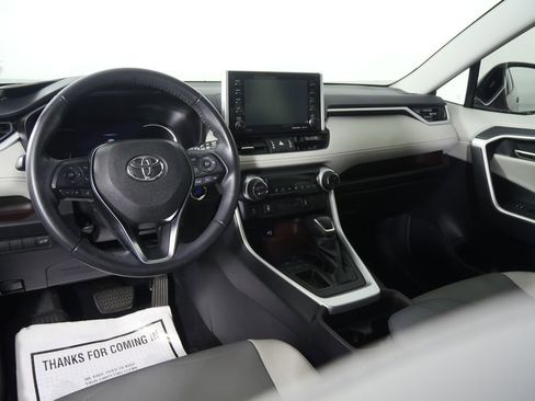 Used 2019 Toyota RAV4 Limited image 18