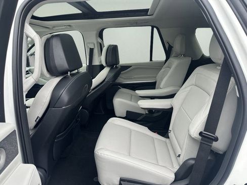 New 2026 Lincoln Navigator Reserve w/ Jet Appearance Package AWD/4WD image 10