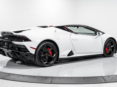 Used 2023 Lamborghini Huracan EVO RWD image 3