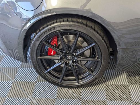 Used 2025 Toyota GR86 Premium w/ Performance Package image 8