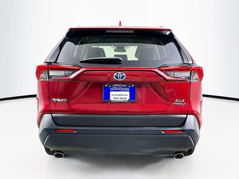 Used 2022 Toyota RAV4 XLE Premium AWD/4WD image 15