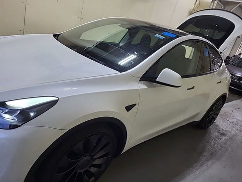 Used 2022 Tesla Model Y Performance image 2