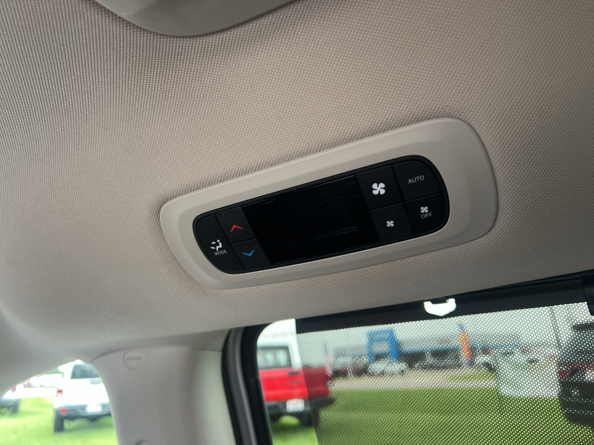 Used 2024 Chrysler Pacifica Touring-L FWD image 18