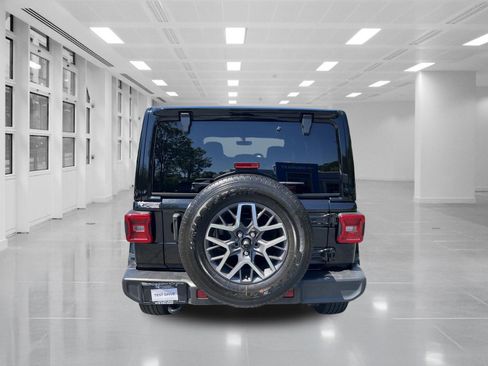 Used 2021 Jeep Wrangler Unlimited Sahara AWD/4WD image 6