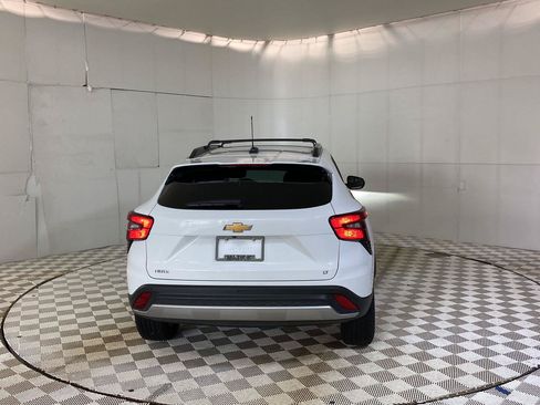Used 2024 Chevrolet Trax LT w/ Driver Confidence Package FWD image 10