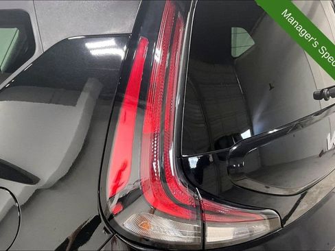 Used 2025 Kia Soul LX FWD image 35