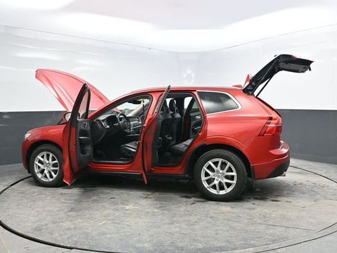 Used 2018 Volvo XC60 T5 Momentum w/ Convenience Package image 43