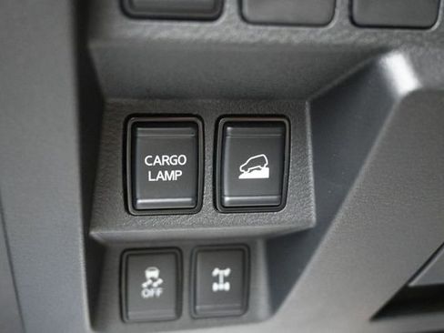 Used 2025 Nissan Frontier PRO-4X AWD/4WD image 27