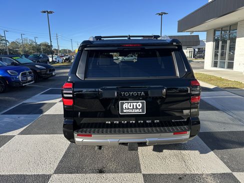 Used 2025 Toyota 4Runner Limited image 4