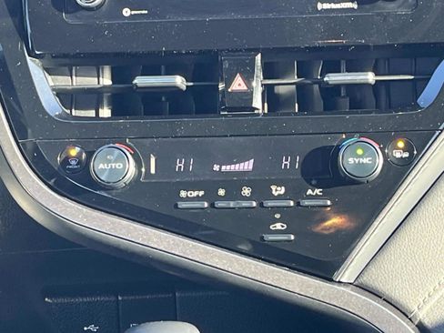 Used 2023 Toyota Camry SE image 15