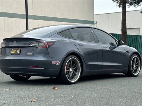 Used 2022 Tesla Model 3 Performance image 4