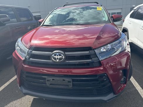 Used 2019 Toyota Highlander SE image 2