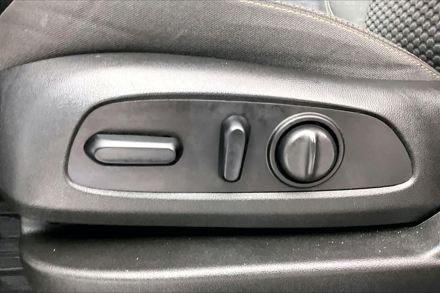 Used 2020 GMC Terrain SLE w/ Driver Convenience Package FWD image 30