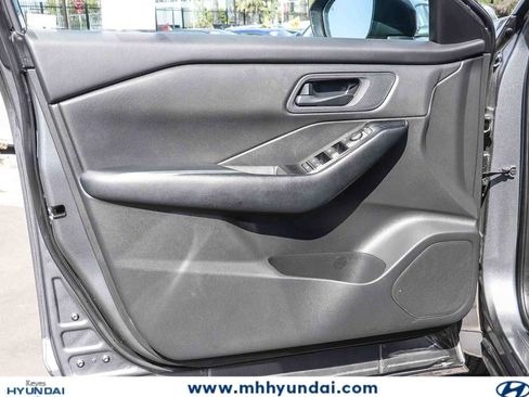 Used 2024 Nissan Rogue S AWD/4WD image 17