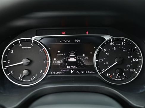 Used 2025 Nissan Rogue SV w/ SV Premium Package FWD image 32