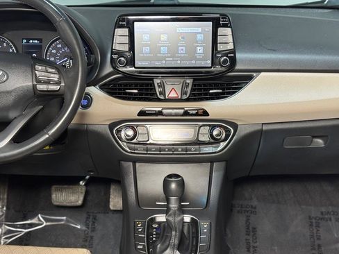 Used 2018 Hyundai Elantra GT w/ Tech Package 03 image 13