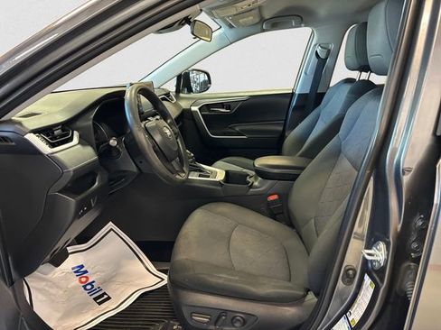 Used 2022 Toyota RAV4 XLE AWD/4WD image 9