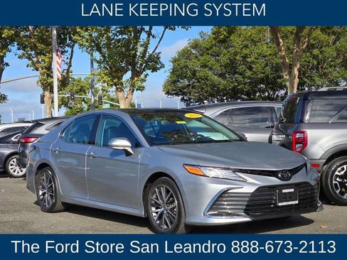 Used 2022 Toyota Camry XLE image 11
