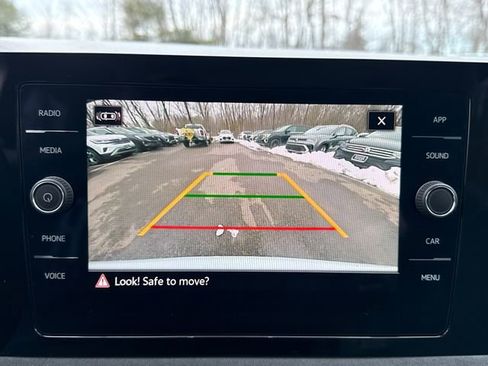 Certified 2025 Volkswagen Taos SE image 19