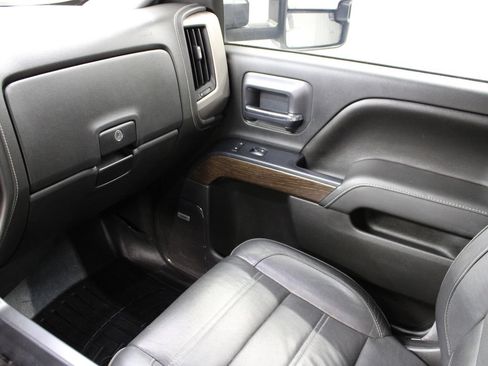 Used 2017 GMC Sierra 2500 Denali w/ Duramax Plus Package AWD/4WD image 19