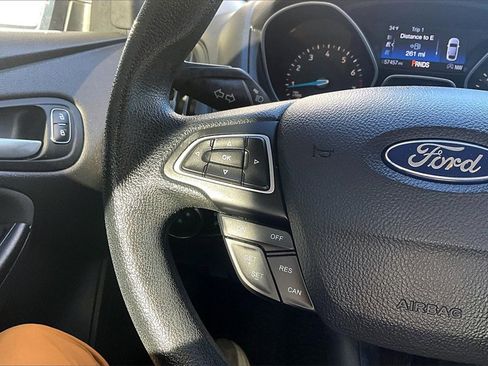 Used 2018 Ford Focus SE w/ SE Appearance Package image 11