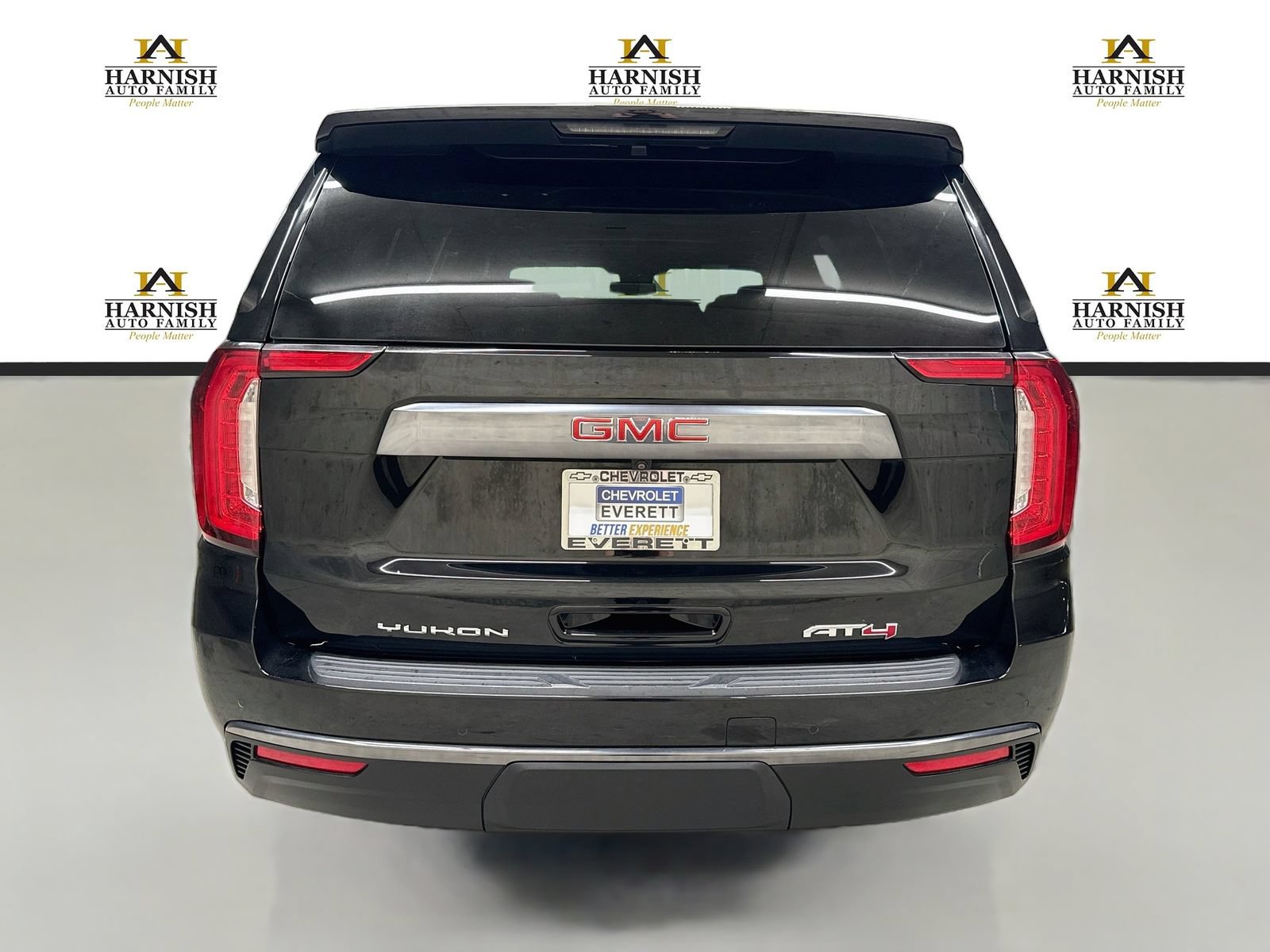 Used 2023 GMC Yukon AT4 w/ AT4 Premium Package AWD/4WD image 6