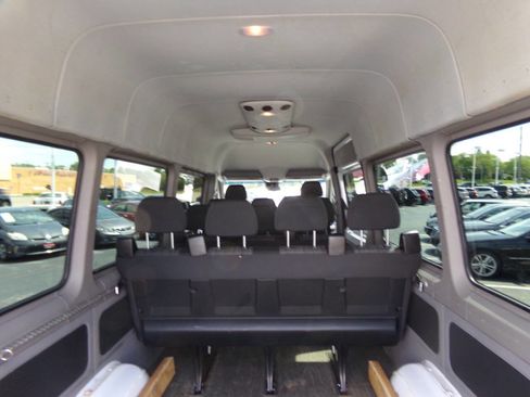 Used 2014 Mercedes-Benz Sprinter 2500 image 34