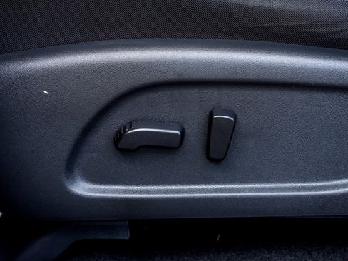 Used 2019 Nissan Pathfinder SV image 11