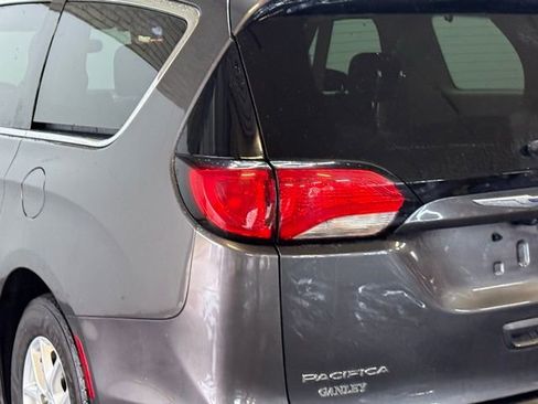 Used 2020 Chrysler Pacifica Touring w/ Cold Weather Group image 9