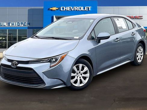Used 2023 Toyota Corolla LE FWD image 3