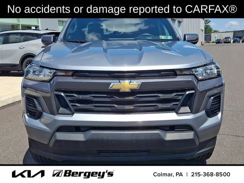 Used 2023 Chevrolet Colorado LT RWD image 2