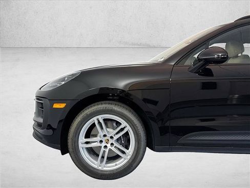 Certified 2025 Porsche Macan AWD/4WD image 11