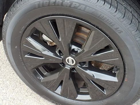 Used 2021 Nissan Rogue SV image 6