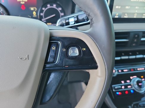 Used 2022 Lincoln Corsair FWD w/ Premium Package image 22