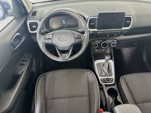 Used 2025 Hyundai Venue Limited FWD image 23