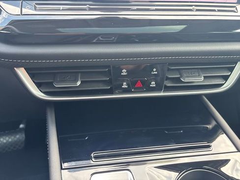 Certified 2025 Volkswagen Atlas SEL AWD/4WD image 20