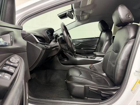 Used 2018 Chevrolet Volt Premier w/ Driver Confidence Package image 4