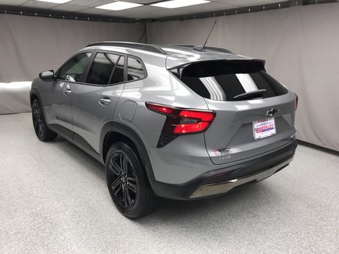 Used 2025 Chevrolet Trax ACTIV w/ Driver Confidence Package image 2