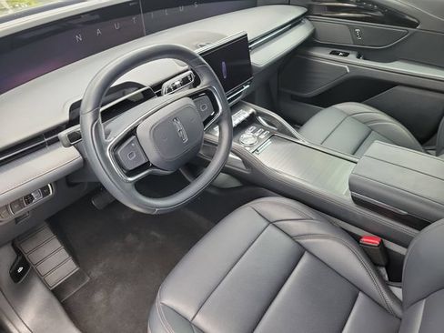 Used 2025 Lincoln Nautilus Premier w/ Jet Appearance Package AWD/4WD image 16