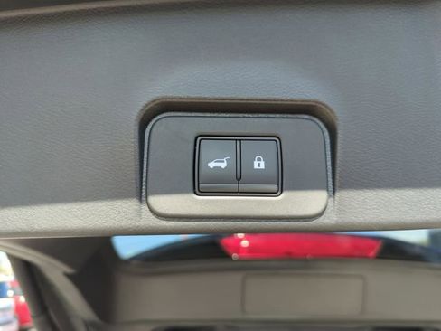 Used 2023 Nissan Rogue SL w/ SL Premium Package image 21