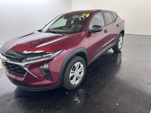 Used 2024 Chevrolet Trax LS image 13