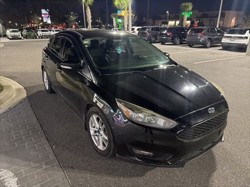 Used 2015 Ford Focus SE image 1
