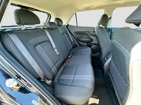 Used 2025 Hyundai Venue SEL FWD image 24