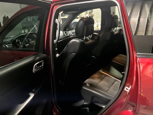 Used 2020 Jeep Grand Cherokee Altitude image 12