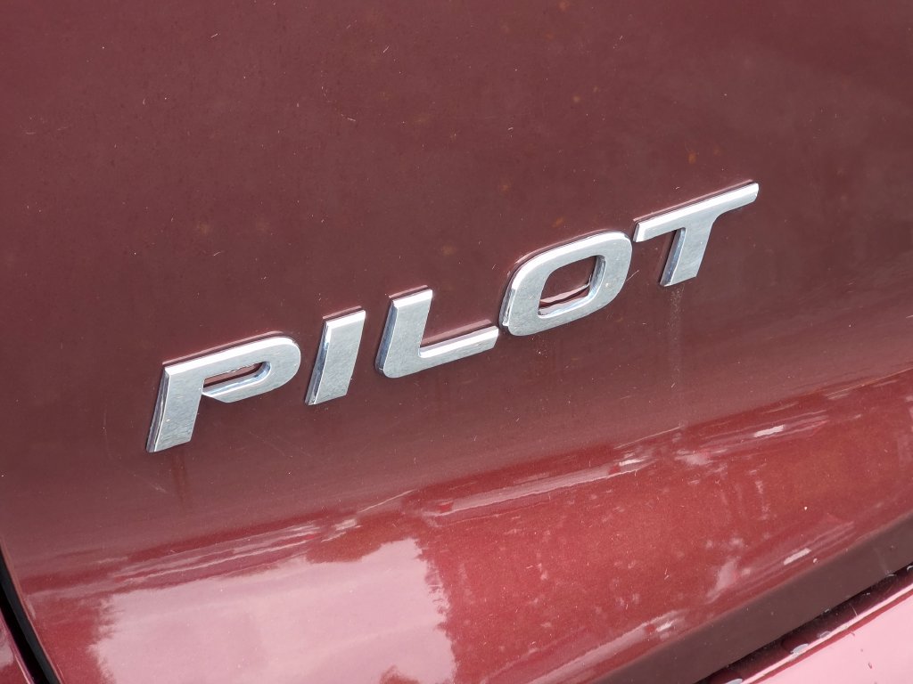 Certified 2018 Honda Pilot Touring image 21