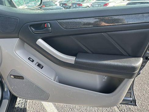 Used 2005 Toyota 4Runner Limited image 17