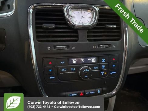 Used 2013 Chrysler Town & Country Touring image 15