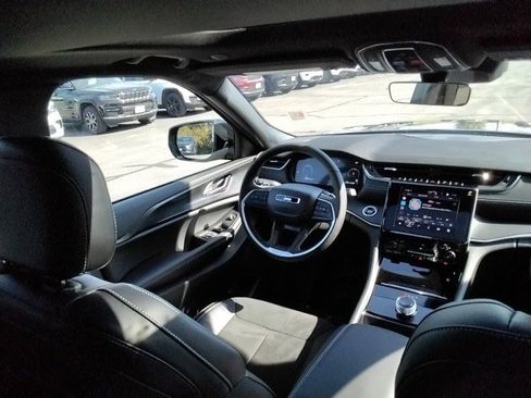 New 2025 Jeep Grand Cherokee Altitude w/ Trailer Tow Package image 26