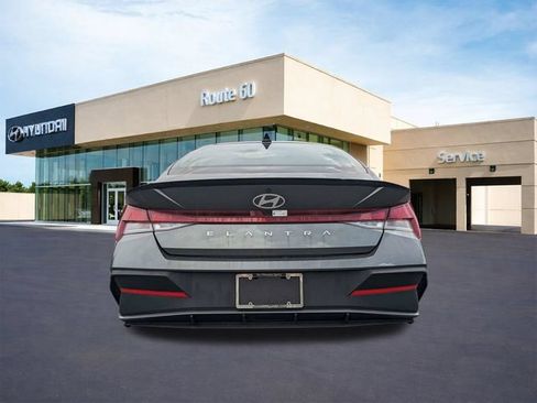 Used 2025 Hyundai Elantra Sport FWD image 5